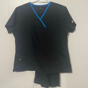 WONDER WINK SCRUBS SET